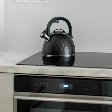 Modern With Parking & Balcony Remote Work Malta Area By Renters Prestige Apartmán *