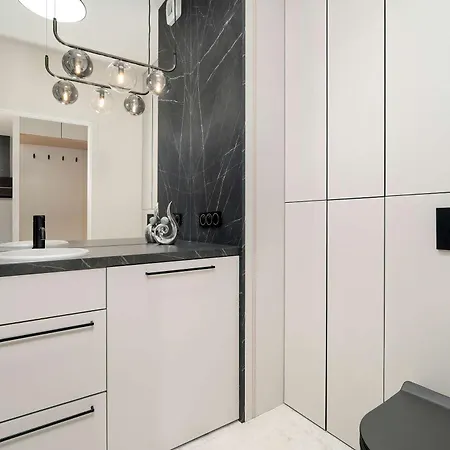 Modern With Parking & Balcony Remote Work Malta Area By Renters Prestige Apartament