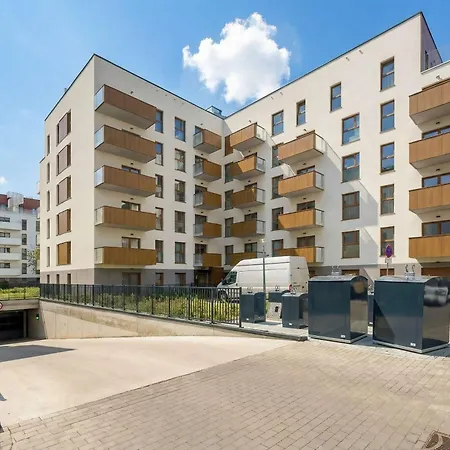 Modern With Parking & Balcony Remote Work Malta Area By Renters Prestige Apartmán